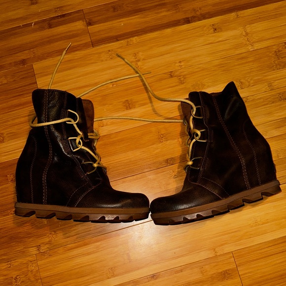 Sorel boots - Picture 7 of 9
